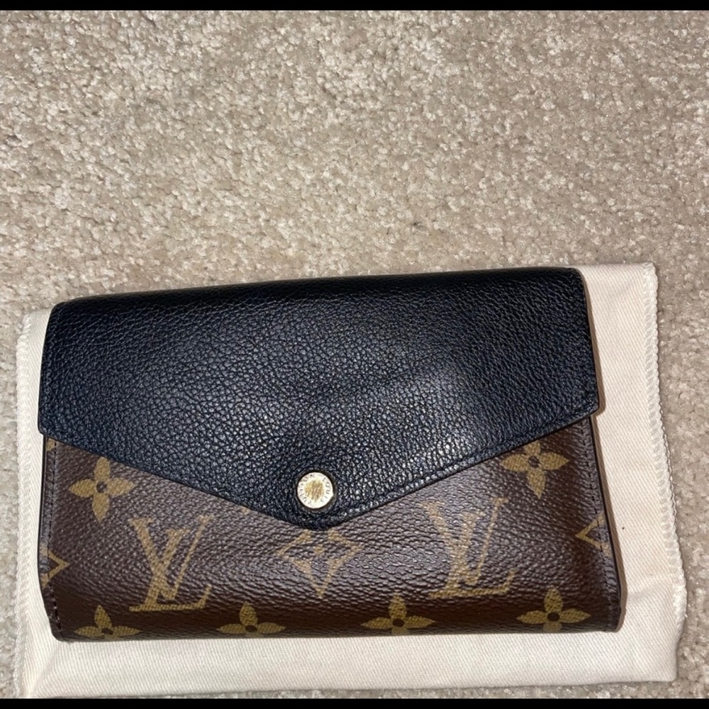 Louis Vuitton Sarah Wallet